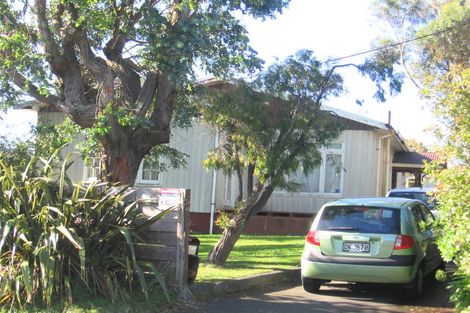 Photo of property in 40 Bassett Road, Johnsonville, Wellington, 6037