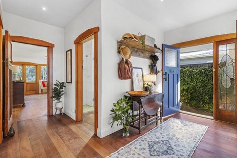 Photo of property in 65 Marine Parade, Seatoun, Wellington, 6022