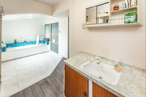 Photo of property in 14 Saunders Place, Gonville, Whanganui, 4501