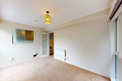 Photo of property in Victoria Court, 7/4 Queen Street, Mount Victoria, Wellington, 6011
