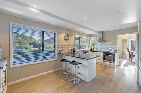 Photo of property in 18 Betty Watt Grove, Riverstone Terraces, Upper Hutt, 5018