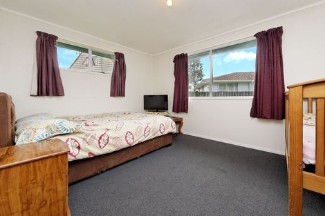 Photo of property in 20 Serwayne Place, Sunnyvale, Auckland, 0612