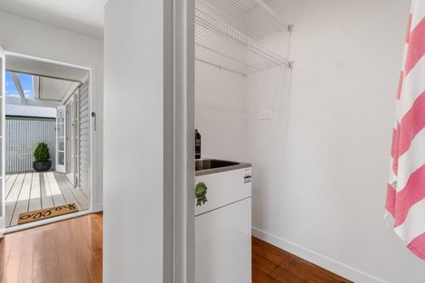 Photo of property in 16a Fairfax Avenue, Northcote, Auckland, 0627