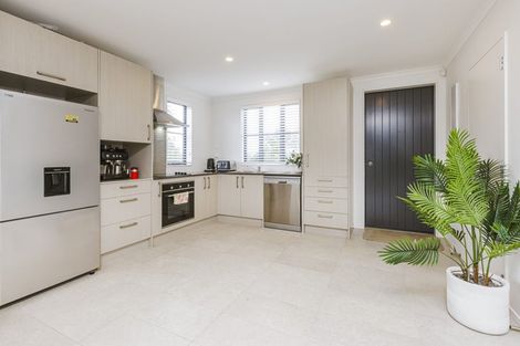 Photo of property in 15 Saddleback Crescent, Papakura, 2110