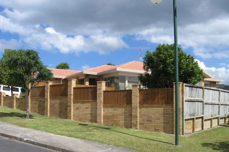 Photo of property in 30 Vermeer Place, West Harbour, Auckland, 0618