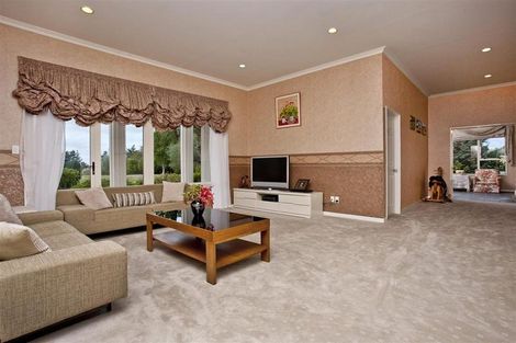 Photo of property in 64 Okura River Road, Okura, Albany, 0792