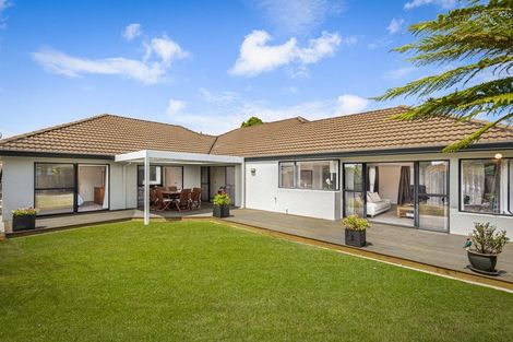 Photo of property in 25 Suncrest Drive, West Harbour, Auckland, 0618