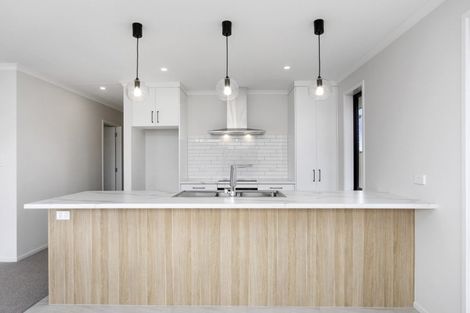 Photo of property in 4 Tahuna Minhinnick Drive, Glenbrook, 2681