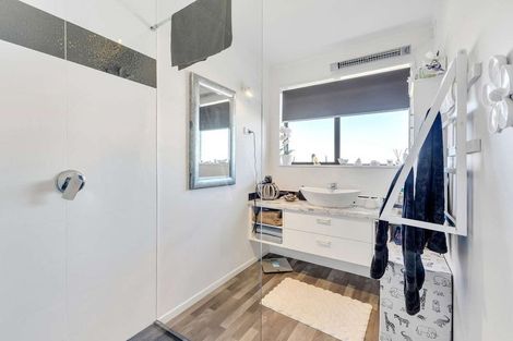 Photo of property in 2/502 Devon Street East, Strandon, New Plymouth, 4312