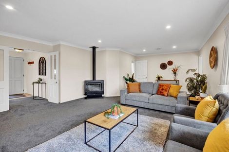 Photo of property in 18 Kinross Drive, Merrilands, New Plymouth, 4312