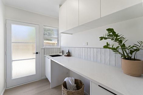 Photo of property in 12 Kiernan Place, Kelston, Auckland, 0602