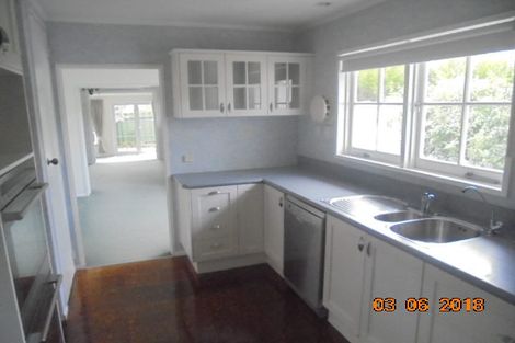 Photo of property in 16 Churton Drive, Churton Park, Wellington, 6037