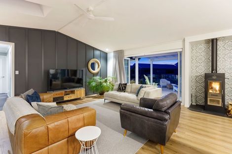 Photo of property in 6 Arapipi Way, Peka Peka, Waikanae, 5391