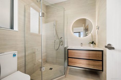 Photo of property in 31 Matahae Crescent, Wainui, 0932