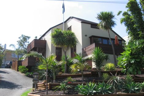 Photo of property in 2/4 The Esplanade, Castor Bay, Auckland, 0620