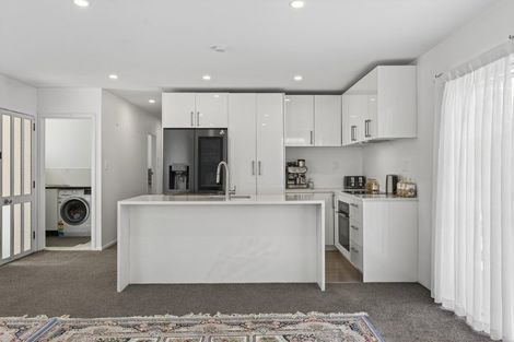 Photo of property in 2/47 Larne Avenue, Pakuranga Heights, Auckland, 2010