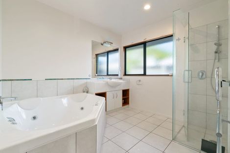 Photo of property in 81 Mt Lebanon Crescent, The Gardens, Auckland, 2105