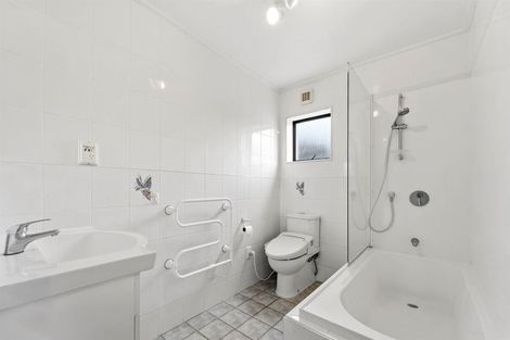 Photo of property in 1/10 Channel View Road, Campbells Bay, Auckland, 0630