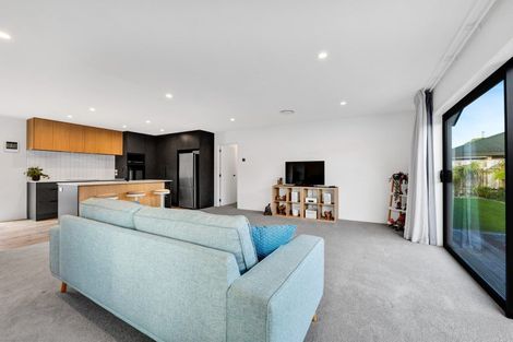 Photo of property in 20a Turakina Street, Merrilands, New Plymouth, 4312