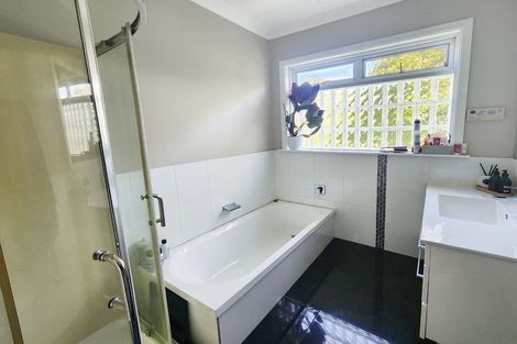 Photo of property in 11 Onehuka Road, Tirohanga, Lower Hutt, 5010