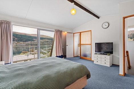 Photo of property in 52 Oregon Drive, Kelvin Heights, Queenstown, 9300