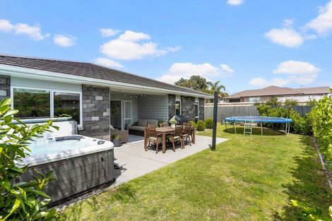 Photo of property in 18 Excelsa Place, Papamoa Beach, Papamoa, 3118