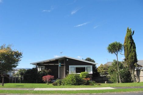 Photo of property in 27 La Trobe Street, Pakuranga Heights, Auckland, 2010
