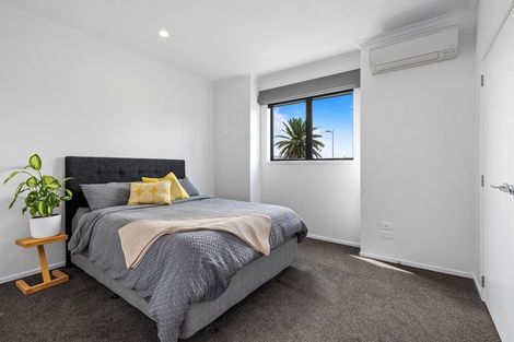 Photo of property in 3/2 Frances Bryers Road, Hobsonville, Auckland, 0616