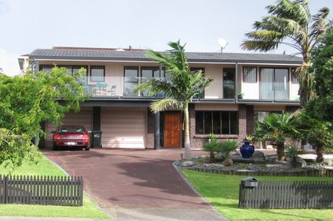 Photo of property in 8 Prince Regent Drive, Half Moon Bay, Auckland, 2012