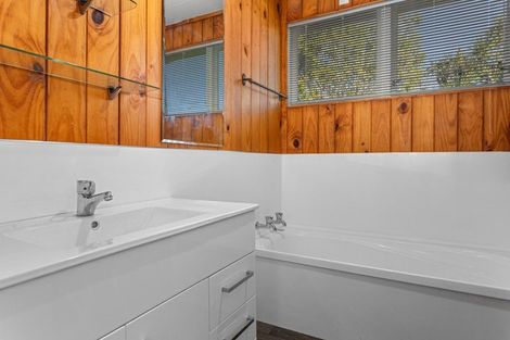 Photo of property in 24 Rata Avenue, Edgecumbe, 3120