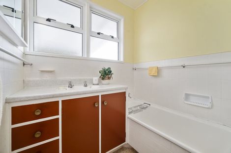 Photo of property in 10 Rameses Place, Pomare, Rotorua, 3015