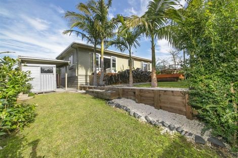 Photo of property in 2/118 Triangle Road, Massey, Auckland, 0614
