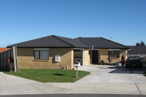 Photo of property in 15 Carn Place, Weymouth, Auckland, 2103