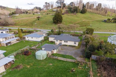 Photo of property in 36 Ongo Road, Hunterville, 4730