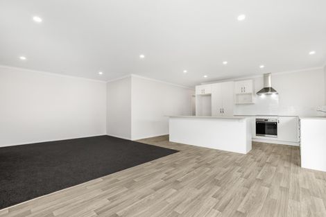 Photo of property in 17 Coolen Place, Tuakau, 2121