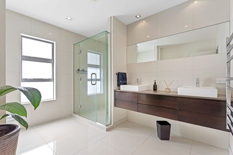 Photo of property in 2a Mirwill Road, Rothesay Bay, Auckland, 0630