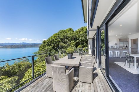 Photo of property in 67 Pretoria Road, Karaka Bays, Wellington, 6022