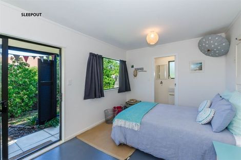 Photo of property in 42 Field Way, Waikanae Beach, Waikanae, 5036