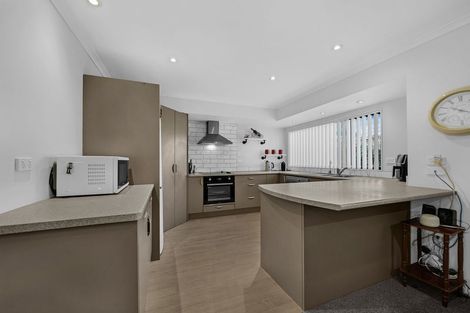 Photo of property in 26 Magnolia Drive, Waiuku, 2123