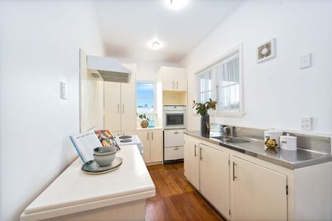 Photo of property in 17 Posa Avenue, Henderson, Auckland, 0612