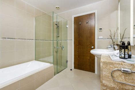 Photo of property in 3a Holiday Road, Milford, Auckland, 0620