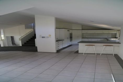 Photo of property in 2/18 The Esplanade, Castor Bay, Auckland, 0620