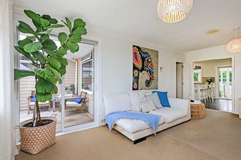 Photo of property in 27 Hammond Road, Taradale, Napier, 4112