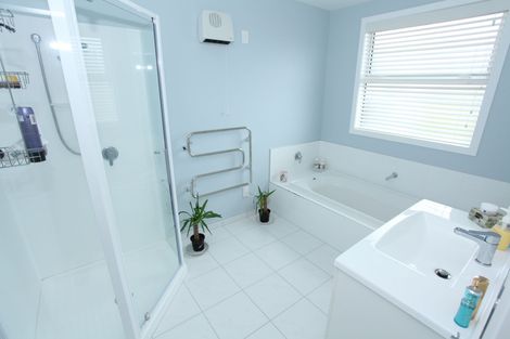 Photo of property in 19 Robertson Street, Raglan, 3225