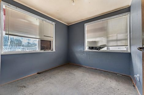Photo of property in 12 Ozich Avenue, Te Atatu South, Auckland, 0610