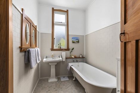 Photo of property in 39 Sutherland Crescent, Melrose, Wellington, 6023