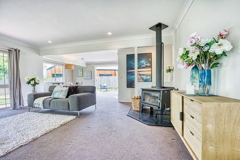 Photo of property in 11 Sunny Crescent, Huapai, Kumeu, 0810