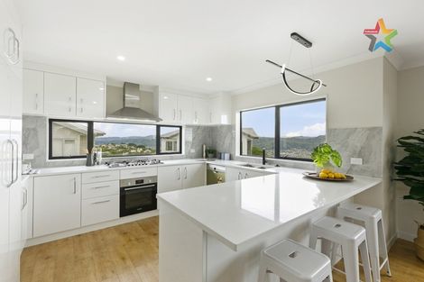 Photo of property in 6 Poto Road, Normandale, Lower Hutt, 5010