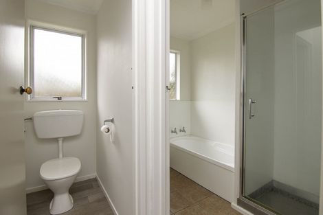 Photo of property in 33 Rhodes Drive, Kelvin Grove, Palmerston North, 4414