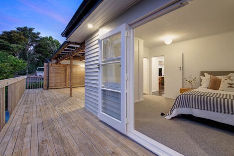 Photo of property in 3 Moffat Road, Red Beach, 0932